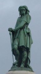 Statue à Alise Sainte-Reine