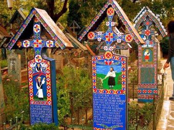 Cimetiere De Sapanta Săpanța Roumanie Tombes Sepultures Dans Les Cimetieres Et Autres Lieux Cimetiere De Sapanta Săpanța Roumanie Tombes Sepultures Dans Les Cimetieres Et Autres Lieux