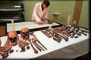 SÉPULTURES DE NICOLAS II ROMANOV ET DE SA FAMILLE : Alexis, Maria, ... - Tombes sépultures dans les cimetières et autres lieux